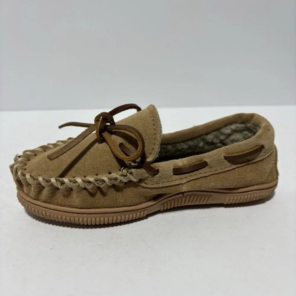 Minnetonka Little Kids’ Brown Moccasin Slippers, Boys’ Size 13 M